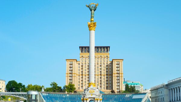 Монумент Независимости на Майдане Незалежности в Киеве, Украина. Архивное фото Монумент Независимости на Майдане Незалежности в Киеве, Украина. Архивное фото