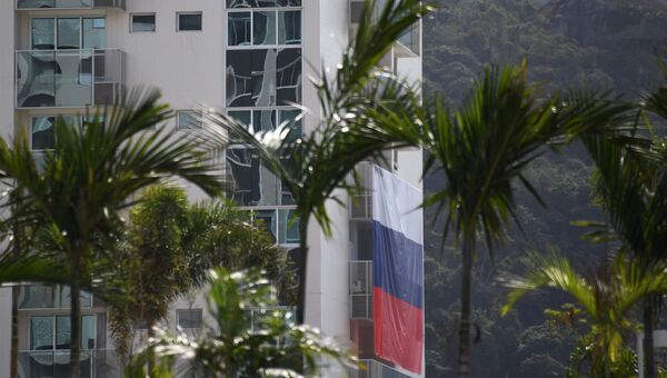 Флаг России на здании в Олимпийской деревне в Рио-де-Жанейро. Флаг России на здании в Олимпийской деревне в Рио-де-Жанейро.