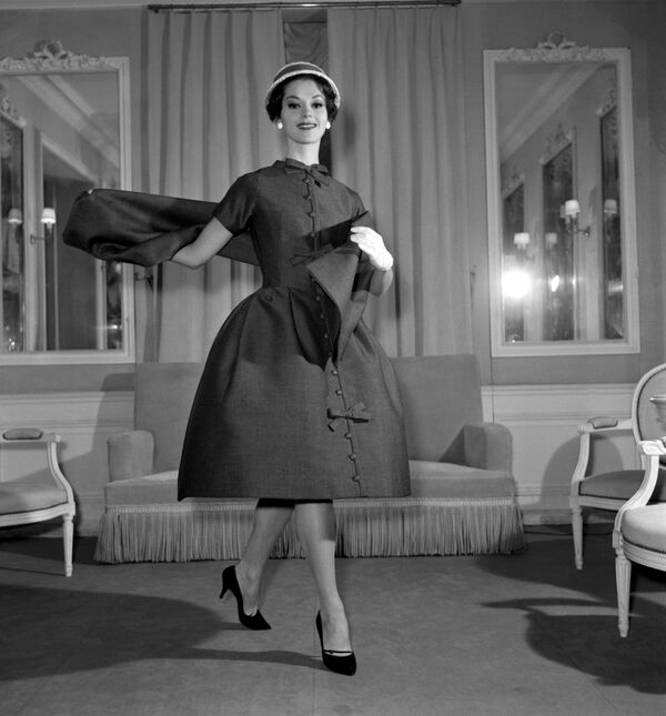 Коллекция Ив Сен-Лорана для Dior — Трапеция. 1958 год Коллекция Ив Сен-Лорана для Dior — Трапеция. 1958 год