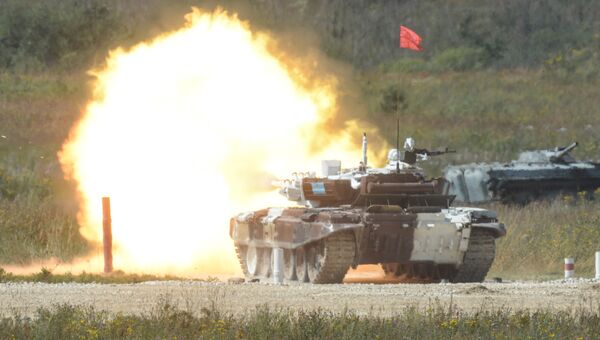 Экипаж танка Т-72Б3 армии Казахстана во время стрельб в соревнованиях по танковому биатлону на полигоне Алабино. Архивное фото Экипаж танка Т-72Б3 армии Казахстана во время стрельб в соревнованиях по танковому биатлону на полигоне Алабино. Архивное фото