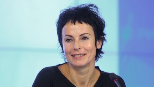 Актриса Ирина Апексимова во время пресс-конференции в Москве Актриса Ирина Апексимова во время пресс-конференции в Москве
