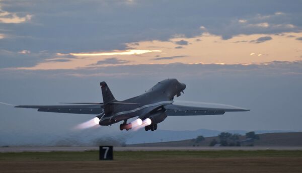 Стратегический бомбардировщик B-1B. Архивное фото Стратегический бомбардировщик B-1B. Архивное фото