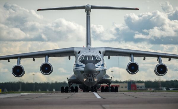 Самолет военно-транспортной авиации, доставивший в Москву пострадавших при обрушении казармы учебного центра ВДВ на окраине Омска Самолет военно-транспортной авиации, доставивший в Москву пострадавших при обрушении казармы учебного центра ВДВ на окраине Омска