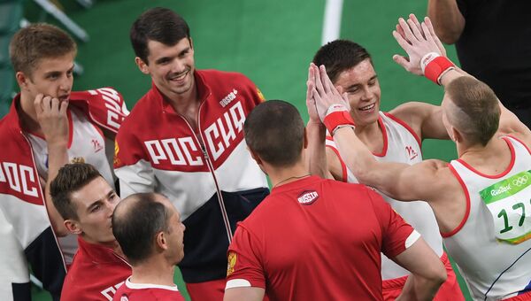 Российские спортсмены Иван Стретович, Николай Куксенков, Никита Нагорный, Денис Аблязин (на втором плане слева направо) перед выполнением опорных прыжков Российские спортсмены Иван Стретович, Николай Куксенков, Никита Нагорный, Денис Аблязин (на втором плане слева направо) перед выполнением опорных прыжков