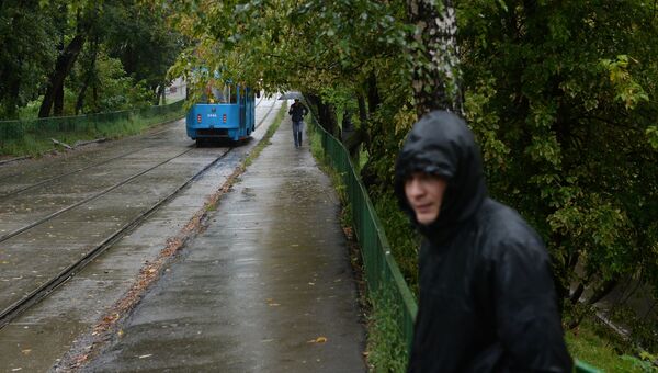 Прохожие во время дождя Прохожие во время дождя