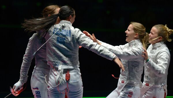 Спортсменки сборной России Софья Великая, Яна Егорян, Юлия Гаврилова и Екатерина Дьяченко (слева направо) после финального поединка командного первенства по фехтованию на саблях среди женщин против команды Украины на XXXI летних Олимпийских играх Спортсменки сборной России Софья Великая, Яна Егорян, Юлия Гаврилова и Екатерина Дьяченко (слева направо) после финального поединка командного первенства по фехтованию на саблях среди женщин против команды Украины на XXXI летних Олимпийских играх