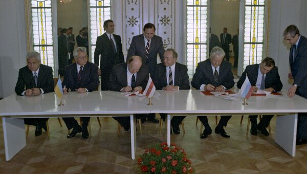 Подписание Беловежских соглашений в Белоруссии. 8 декабря 1991 года Подписание Беловежских соглашений в Белоруссии. 8 декабря 1991 года