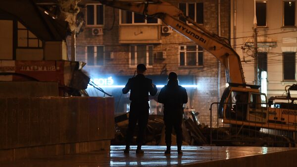 Снос незаконно построенного торгового павильона рядом со станцией метро Улица 1905 года в Москве Снос незаконно построенного торгового павильона рядом со станцией метро Улица 1905 года в Москве