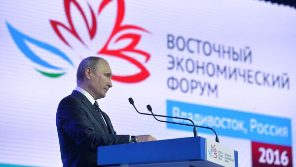 Президент РФ Владимир Путин на пленарном заседании Открывая Дальний Восток в рамках Восточного экономического форума Президент РФ Владимир Путин на пленарном заседании Открывая Дальний Восток в рамках Восточного экономического форума