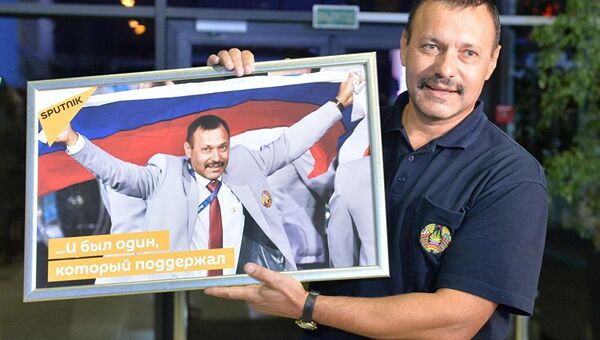 Андрей Фомочкин, пронесший российский флаг на открытии Паралимпиады Андрей Фомочкин, пронесший российский флаг на открытии Паралимпиады