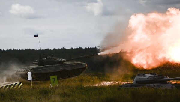 Танк Т-72 Б3 во время показательных учений на полигоне Алабино на международном военно-техническом форуме Армия-2016 Танк Т-72 Б3 во время показательных учений на полигоне Алабино на международном военно-техническом форуме Армия-2016
