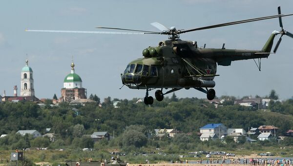 Вертолет Ми-8 во время международных соревнований подразделений инженерных войск Открытая вода - 2016, проходящих в рамках Международных армейских игр-2016, в Муроме Вертолет Ми-8 во время международных соревнований подразделений инженерных войск Открытая вода - 2016, проходящих в рамках Международных армейских игр-2016, в Муроме