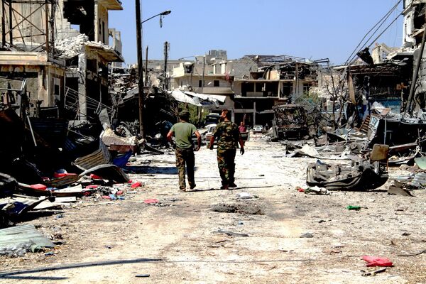 Бойцы сирийской армии на территории освобожденного района Рамусе на юге Алеппо Бойцы сирийской армии на территории освобожденного района Рамусе на юге Алеппо