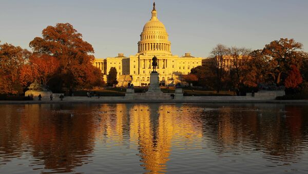 Здание Конгресса США на Капитолийском холме в Вашингтоне. Архивное фото Здание Конгресса США на Капитолийском холме в Вашингтоне. Архивное фото