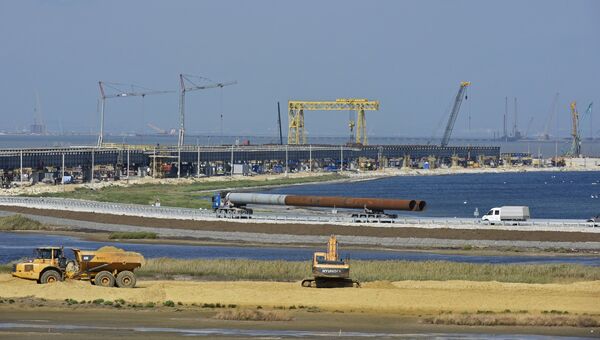 Вид на строительную площадку моста через Керченский пролив со стороны Таманского полуострова Вид на строительную площадку моста через Керченский пролив со стороны Таманского полуострова