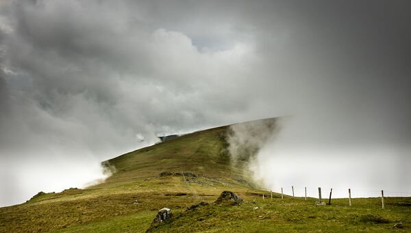 Финалист конкурса Фотограф погодных явлений-2016. Steve M Smith - Cloud Tunnel, Carneddau, north Wales Финалист конкурса Фотограф погодных явлений-2016. Steve M Smith - Cloud Tunnel, Carneddau, north Wales