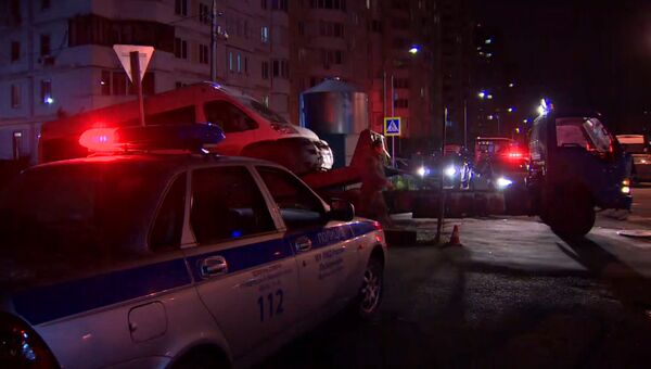 Сотрудники ГИБДД эвакуировали машины рядом с местом крушения Ми-8 МЧС РФ Сотрудники ГИБДД эвакуировали машины рядом с местом крушения Ми-8 МЧС РФ