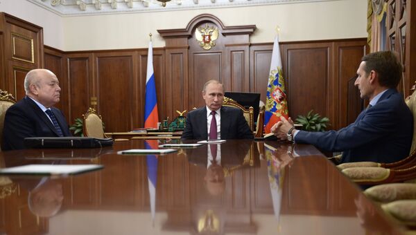 Президент России Владимир Путин, председатель Госдумы Сергей Нарышкин и глава Службы внешней разведки Михаил Фрадков во время встречи в Кремле Президент России Владимир Путин, председатель Госдумы Сергей Нарышкин и глава Службы внешней разведки Михаил Фрадков во время встречи в Кремле