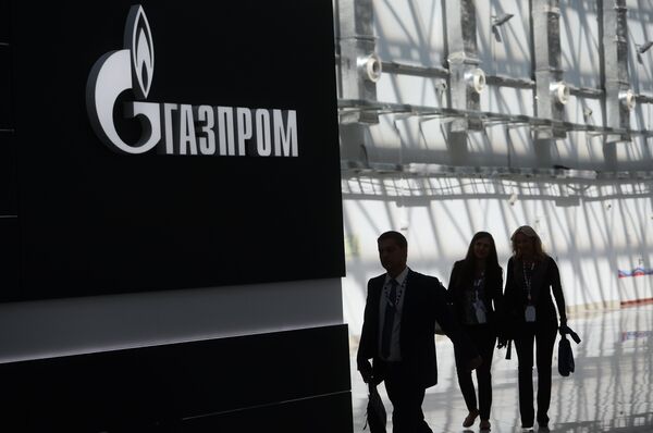 Стенд с логотипом компании Газпром на международном инвестиционном форуме Сочи 2016 Стенд с логотипом компании Газпром на международном инвестиционном форуме Сочи 2016