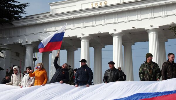 Участники праздничных мероприятий, посвященных второй годовщине присоединения Крыма к России, на Графской пристани в Севастополе Участники праздничных мероприятий, посвященных второй годовщине присоединения Крыма к России, на Графской пристани в Севастополе