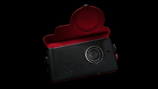 Смартфон Kodak Etra в чехле Смартфон Kodak Etra в чехле