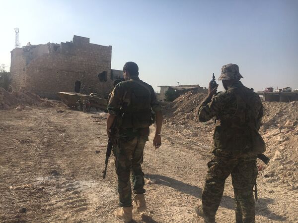 Бойцы сирийской армии готовятся к началу наступления на юге Алеппо Бойцы сирийской армии готовятся к началу наступления на юге Алеппо