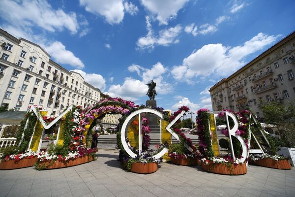 Памятник Юрию Долгорукому на Тверской улице в Москве Памятник Юрию Долгорукому на Тверской улице в Москве