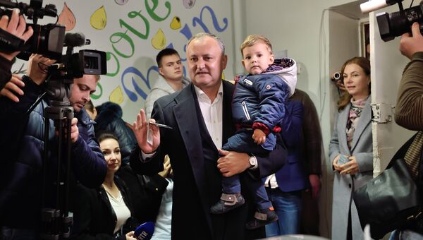 Лидер социалистов Молдовы Игорь Додон на президентских выборах в Кишиневе Лидер социалистов Молдовы Игорь Додон на президентских выборах в Кишиневе