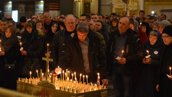 Панихида по погибшим в авиакатастрофе лайнера А321 в Египте в годовщину трагедии в Свято-Троицком Измайловском соборе Петербурга Панихида по погибшим в авиакатастрофе лайнера А321 в Египте в годовщину трагедии в Свято-Троицком Измайловском соборе Петербурга