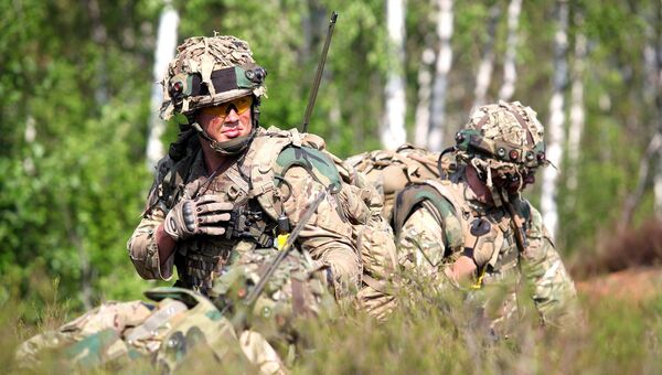 Британские военные во время учений в Латвии Британские военные во время учений в Латвии