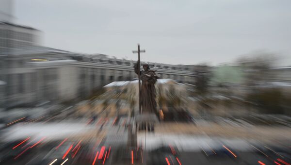 Памятник святому равноапостольному князю Владимиру на Боровицкой площади в Москве Памятник святому равноапостольному князю Владимиру на Боровицкой площади в Москве