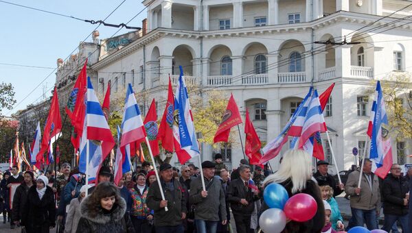 Погода в Севастополе также благоприятствовала празднованию Дня народного единства - ночной ливень сменило солнце, а воздух в городе прогрелся до 10 градусов. Погода в Севастополе также благоприятствовала празднованию Дня народного единства - ночной ливень сменило солнце, а воздух в городе прогрелся до 10 градусов.