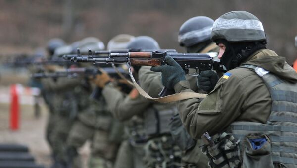 Украинские военнослужащие во время учений. Архивное фото Украинские военнослужащие во время учений. Архивное фото