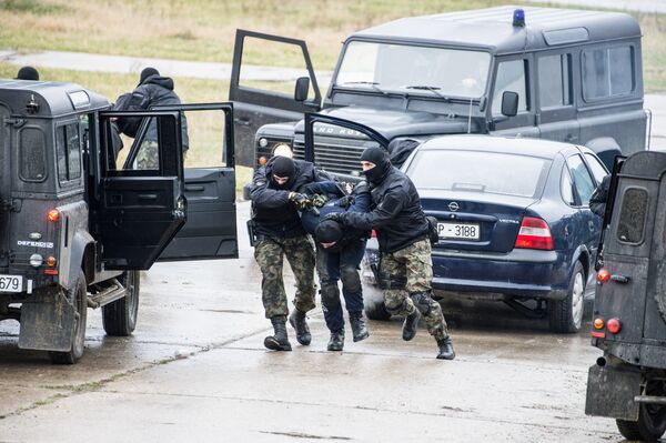 Военнослужащие на полигоне Орешац во время совместных учений ВДВ России, Белоруссии и Сербии Славянское братство-2016 Военнослужащие на полигоне Орешац во время совместных учений ВДВ России, Белоруссии и Сербии Славянское братство-2016