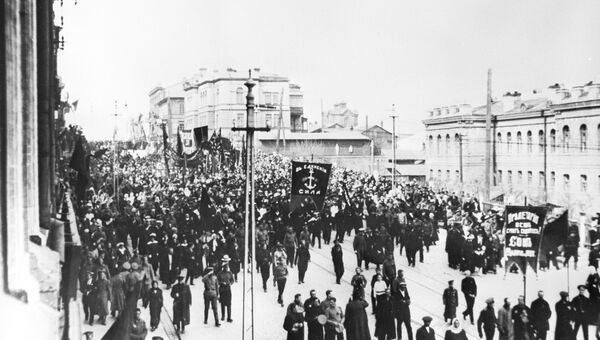 Великая Октябрьская социалистическая революция. Демонстрация трудящихся Владивостока. 1917 год Великая Октябрьская социалистическая революция. Демонстрация трудящихся Владивостока. 1917 год