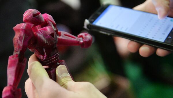 Фигурка робота на выставке 3D Print Expo 2016 в Москве Фигурка робота на выставке 3D Print Expo 2016 в Москве