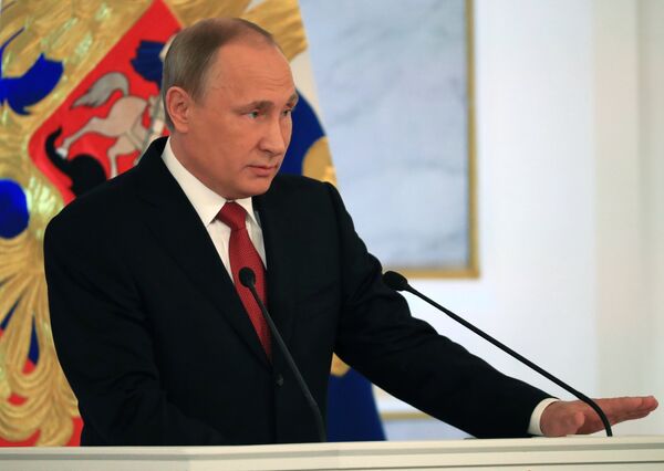Президент РФ Владимир Путин выступает с ежегодным посланием Федеральному Собранию в Георгиевском зале Кремля. 1 декабря 2016 Президент РФ Владимир Путин выступает с ежегодным посланием Федеральному Собранию в Георгиевском зале Кремля. 1 декабря 2016