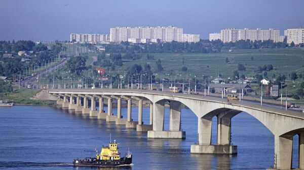 Мост через Волгу в Костроме. Архивное фото Мост через Волгу в Костроме. Архивное фото