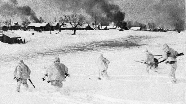 Контрнаступление советских войск в битве под Москвой 5 декабря 1941 года. Кадр из документального фильма Разгром немецко-фашистских войск под Москвой Контрнаступление советских войск в битве под Москвой 5 декабря 1941 года. Кадр из документального фильма Разгром немецко-фашистских войск под Москвой