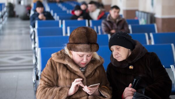 Пассажиры на вокзале станции Омск-Пассажирский в Омске Пассажиры на вокзале станции Омск-Пассажирский в Омске