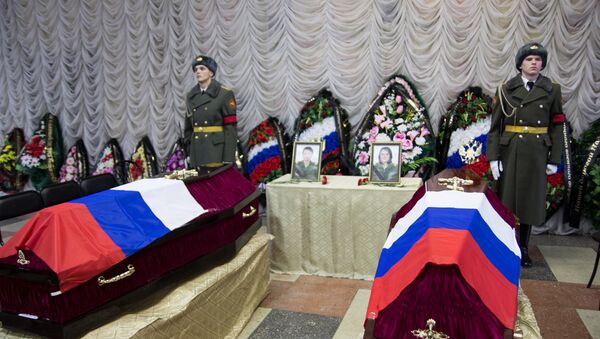 На церемонии прощания с погибшими в Сирии медсестрами в войсковой части Биробиджана На церемонии прощания с погибшими в Сирии медсестрами в войсковой части Биробиджана