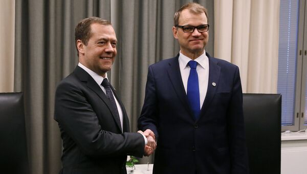 Председатель правительства РФ Дмитрий Медведев и премьер-министр Финляндии Юха Сипиля во время встречи в Оулу. 9 декабря 2016 Председатель правительства РФ Дмитрий Медведев и премьер-министр Финляндии Юха Сипиля во время встречи в Оулу. 9 декабря 2016