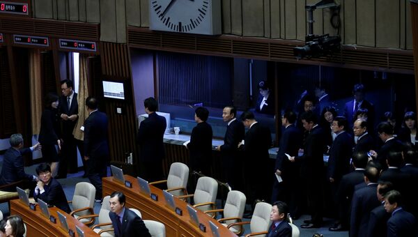 Голосование в парламенте Южной Кореи по вопросу импичмента президенту Пак Кын Хе Голосование в парламенте Южной Кореи по вопросу импичмента президенту Пак Кын Хе
