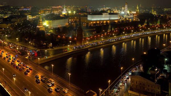 Московский Кремль и Кремлевская набережная. Архивное фото Московский Кремль и Кремлевская набережная. Архивное фото