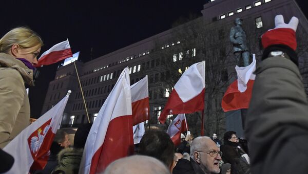 В Варшаве около 30 тысяч человек вышли на марш протеста В Варшаве около 30 тысяч человек вышли на марш протеста