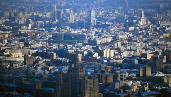Вид на центр Москвы с крыши самого высокого жилого небоскреба в Европе - башни Око Вид на центр Москвы с крыши самого высокого жилого небоскреба в Европе - башни Око