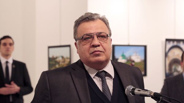 Посол России в Турции Андрей Карлов во время выступления в галерее в городе Анкара Посол России в Турции Андрей Карлов во время выступления в галерее в городе Анкара