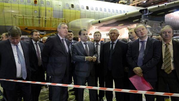 Вице-премьер РФ Дмитрий Рогозин во время посещения Центрального аэрогидродинамического института (ЦАГИ) в Московской области. 20 декабря 2016 Вице-премьер РФ Дмитрий Рогозин во время посещения Центрального аэрогидродинамического института (ЦАГИ) в Московской области. 20 декабря 2016