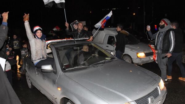 Жители Алеппо празднуют освобождение города от боевиков. 22 декабря 2016 Жители Алеппо празднуют освобождение города от боевиков. 22 декабря 2016