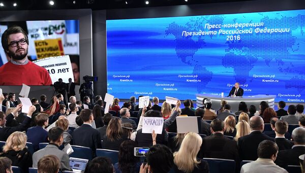 Президент РФ Владимир Путин на двенадцатой большой ежегодной пресс-конференции в Центре международной торговли на Красной Пресне. 23 декабря 2016 Президент РФ Владимир Путин на двенадцатой большой ежегодной пресс-конференции в Центре международной торговли на Красной Пресне. 23 декабря 2016